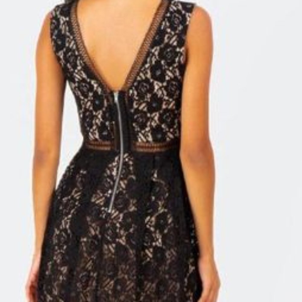 NWT Francesca's Collections Garner Black Nude Floral Lace V-Neck Flare Dress XXS